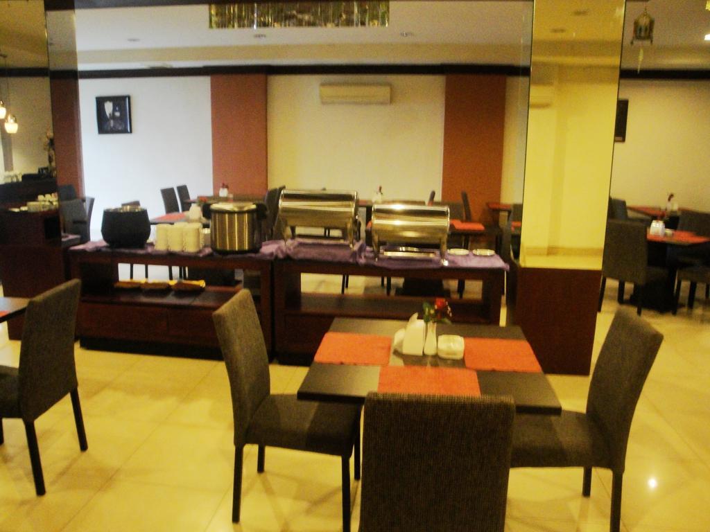 Imperial Hotel Kendari Exterior photo