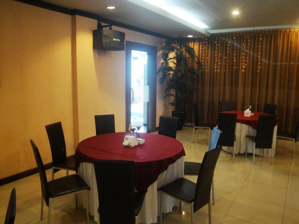 Imperial Hotel Kendari Exterior photo