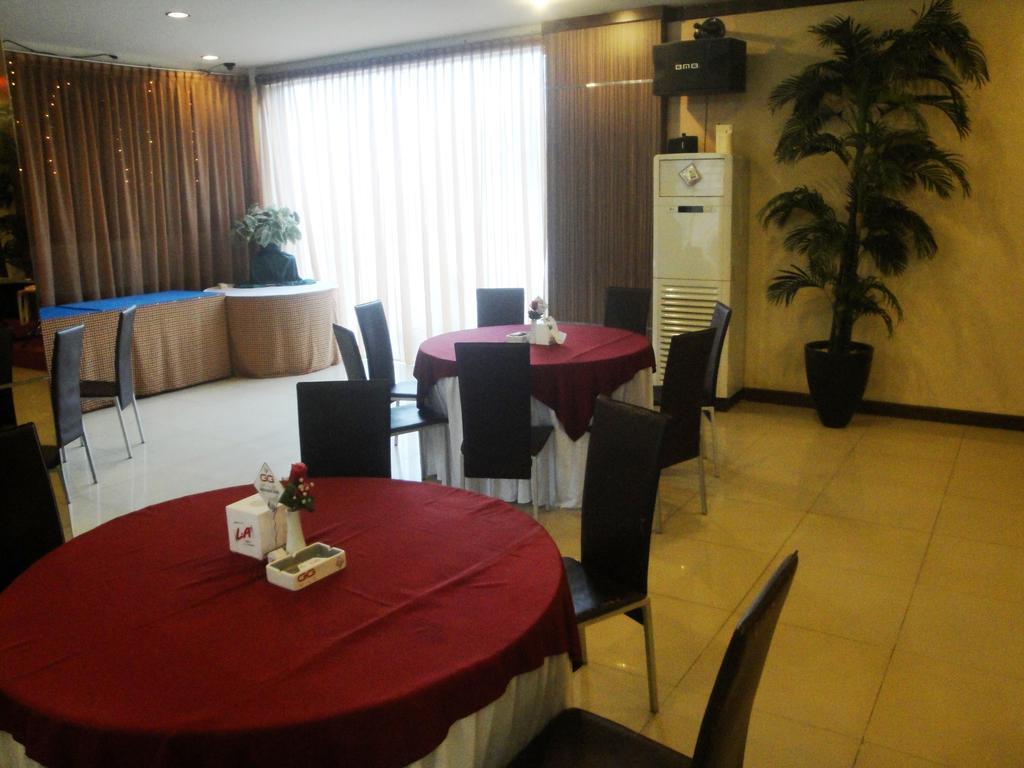 Imperial Hotel Kendari Exterior photo