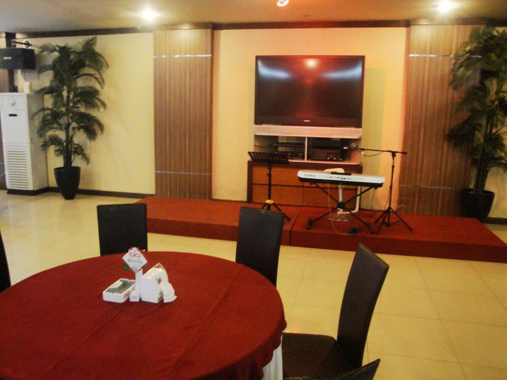 Imperial Hotel Kendari Exterior photo