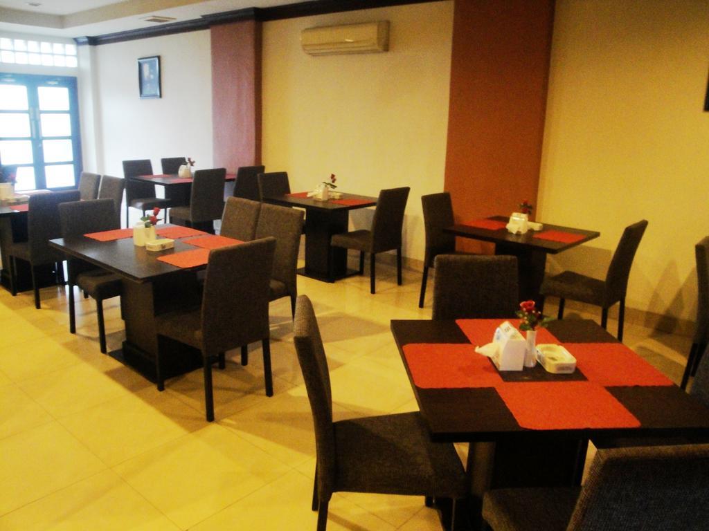 Imperial Hotel Kendari Exterior photo
