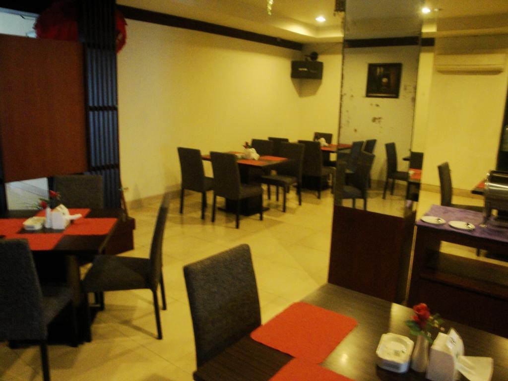 Imperial Hotel Kendari Exterior photo