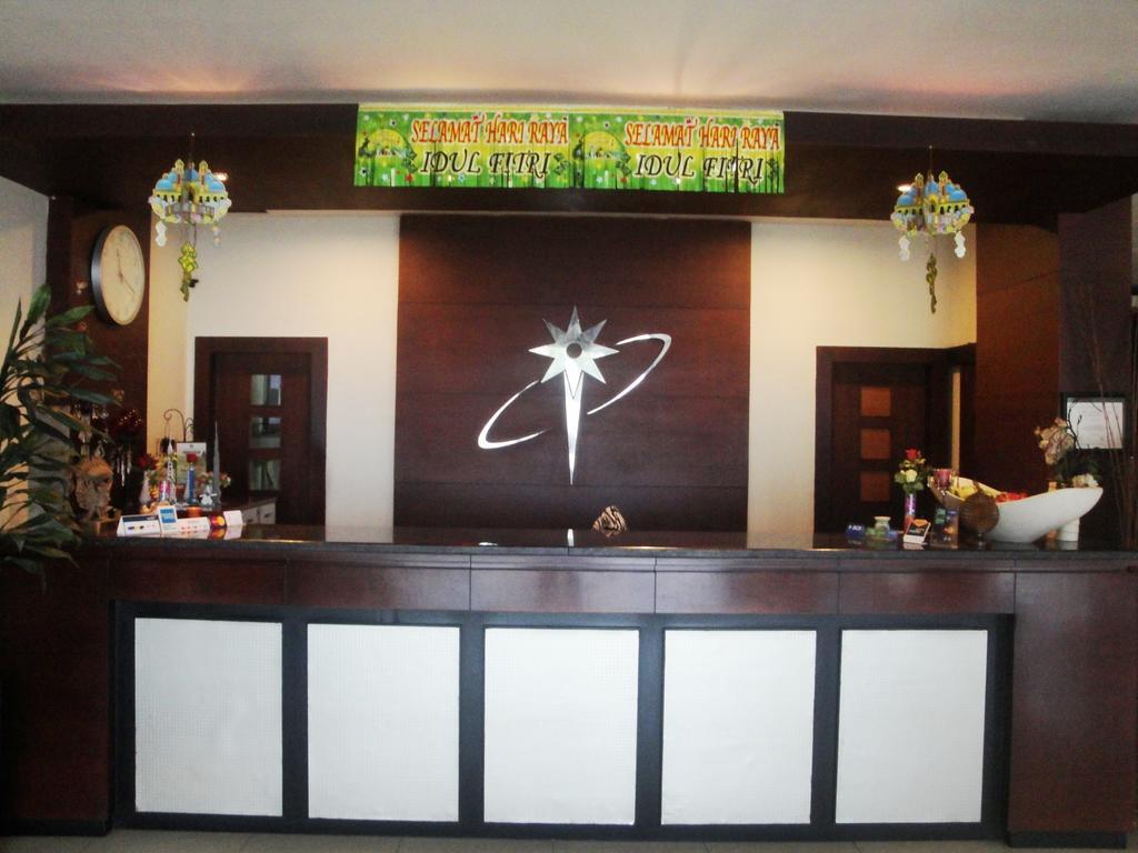 Imperial Hotel Kendari Exterior photo