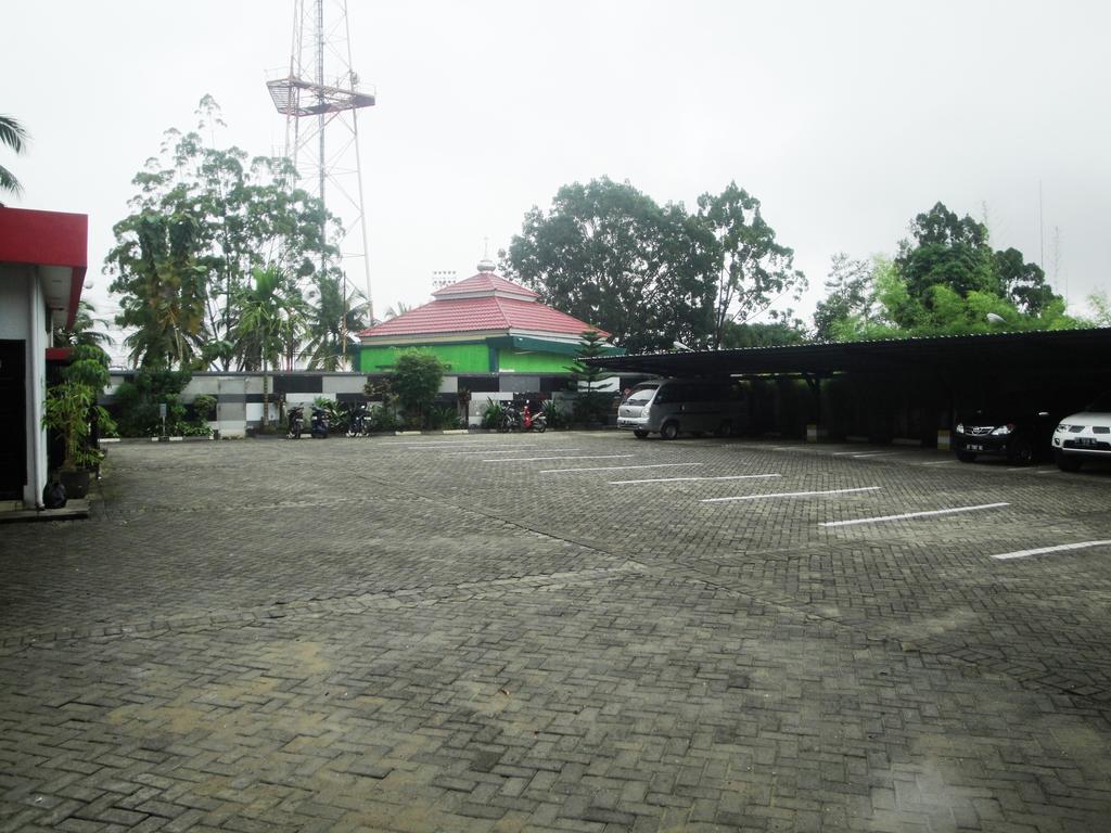 Imperial Hotel Kendari Exterior photo