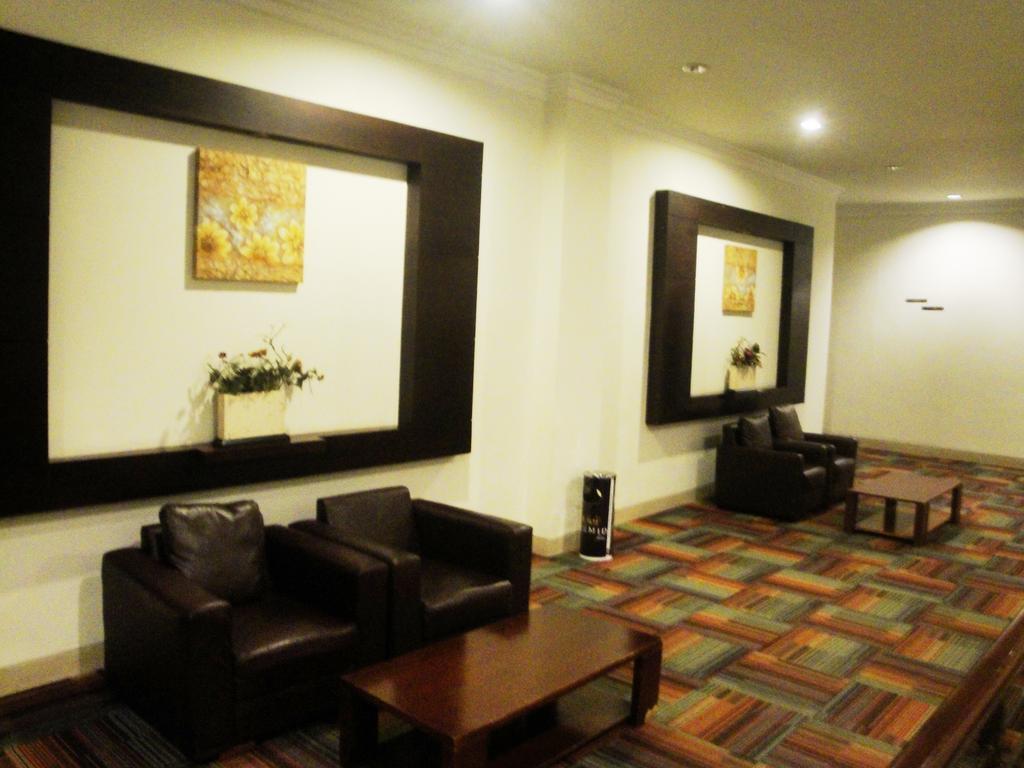 Imperial Hotel Kendari Exterior photo