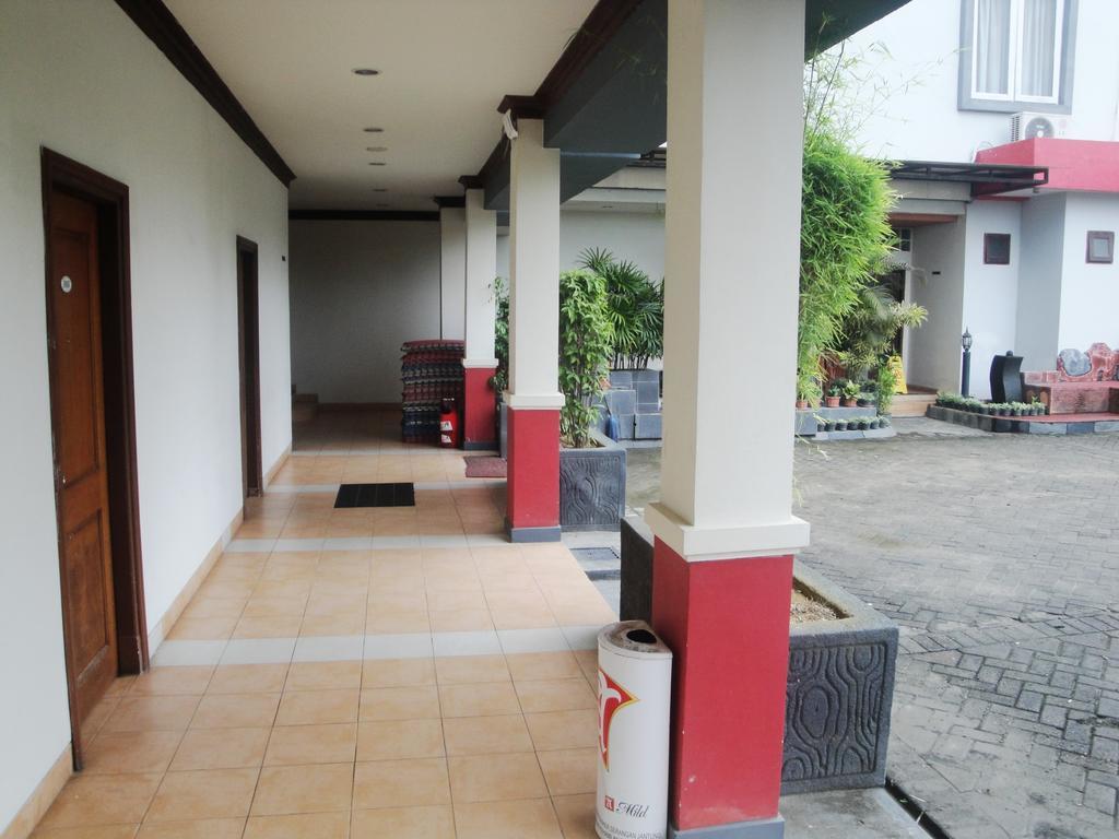 Imperial Hotel Kendari Exterior photo