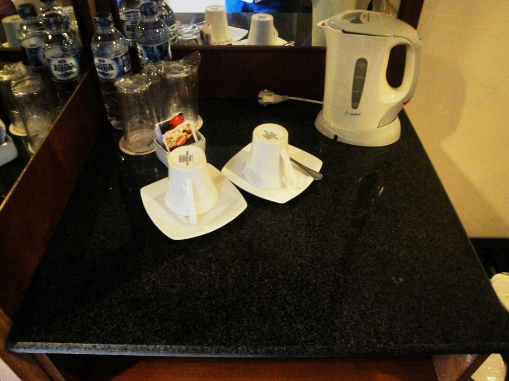 Imperial Hotel Kendari Room photo