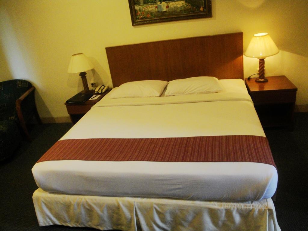 Imperial Hotel Kendari Room photo