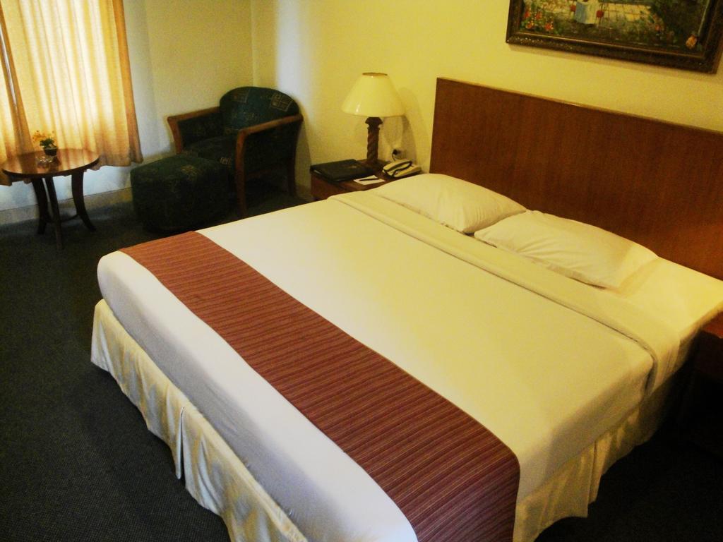 Imperial Hotel Kendari Room photo