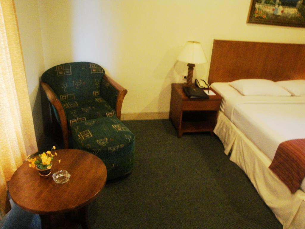 Imperial Hotel Kendari Room photo