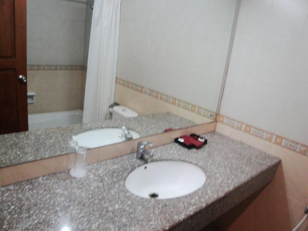 Imperial Hotel Kendari Room photo