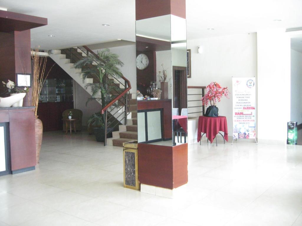 Imperial Hotel Kendari Exterior photo