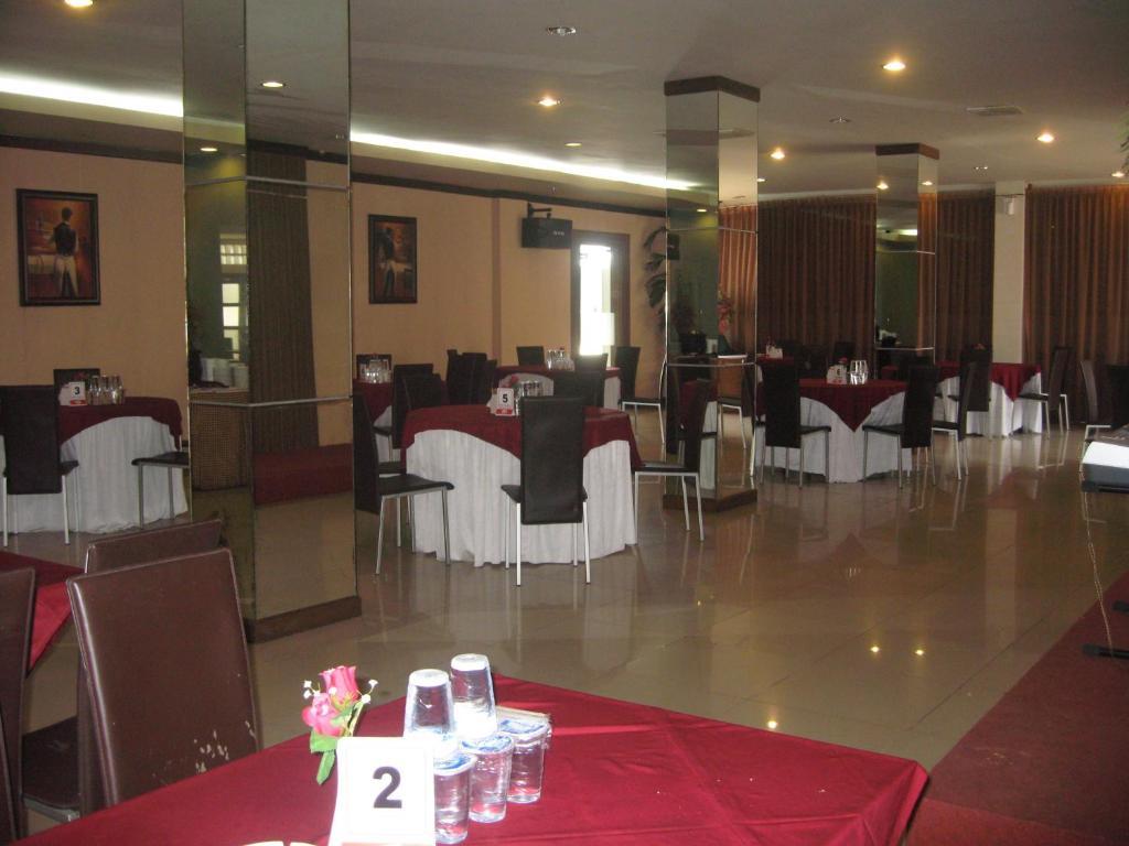 Imperial Hotel Kendari Exterior photo