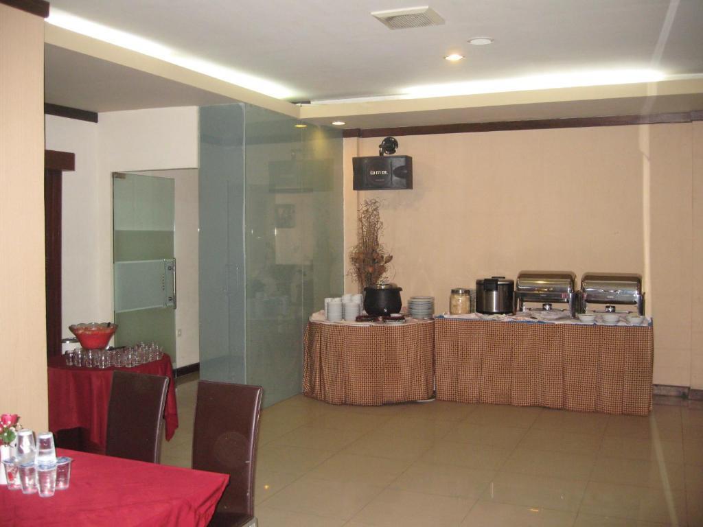 Imperial Hotel Kendari Exterior photo