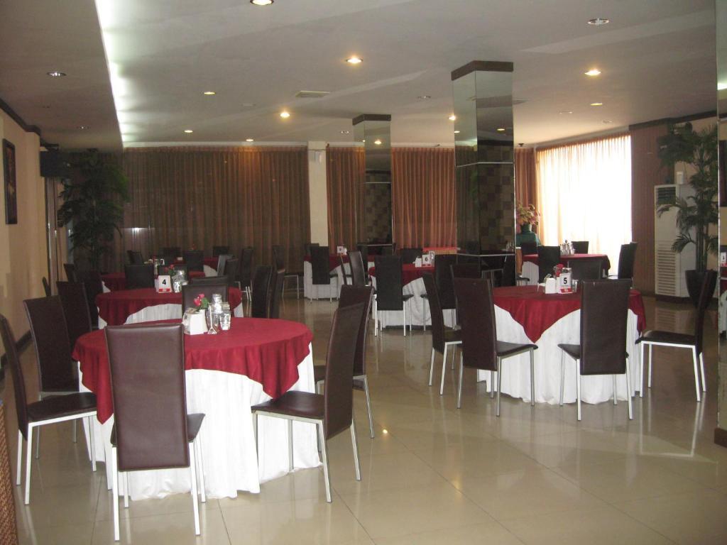 Imperial Hotel Kendari Exterior photo